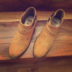 Dolce Vita Booties